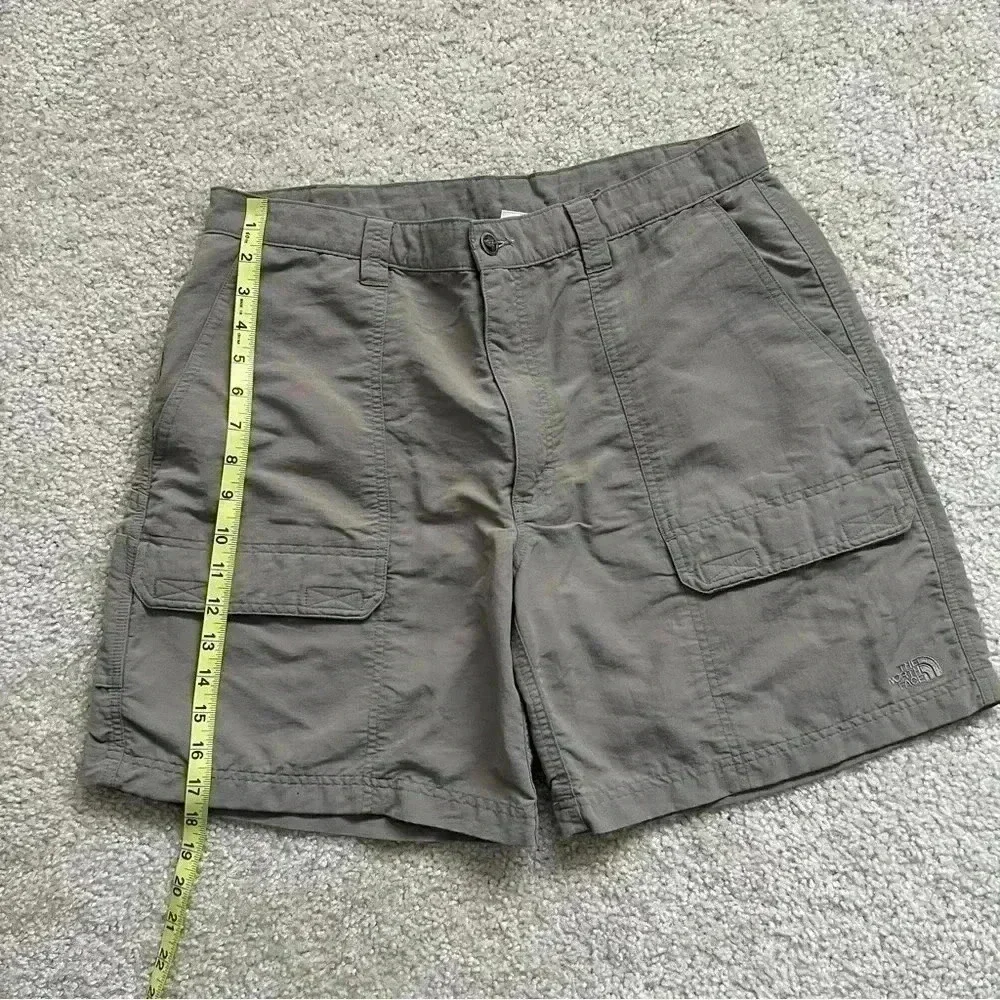 The North Face Men’s 7” Shorts Beige Nylon Size 36 Outdoor Active Cargo
